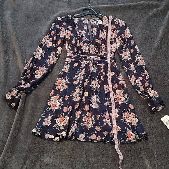 Dress - Picture 4 of 6